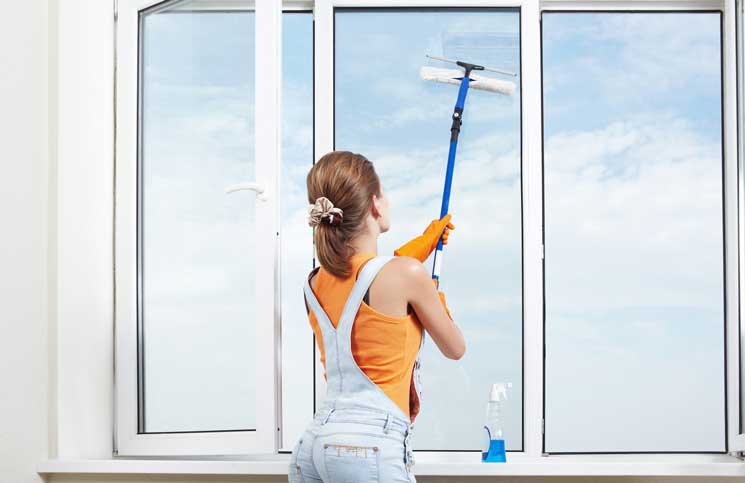 Vệ sinh khung kính inox